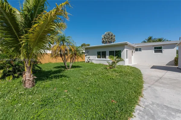 $3,600 | 326 Southeast 3rd Terrace, Dania Beach, FL 33004