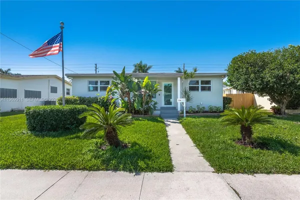 $3,600 | 326 Southeast 3rd Terrace, Dania Beach, FL 33004