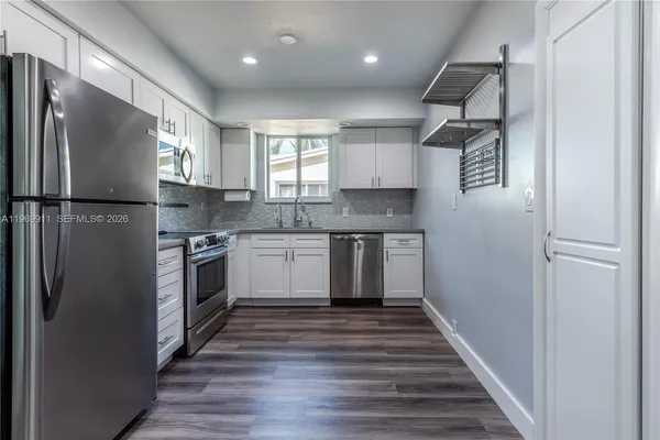 $3,600 | 326 Southeast 3rd Terrace, Dania Beach, FL 33004