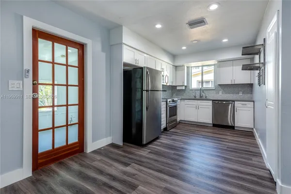 $3,600 | 326 Southeast 3rd Terrace, Dania Beach, FL 33004