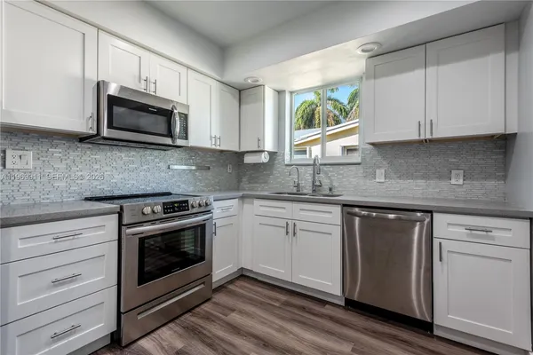 $3,600 | 326 Southeast 3rd Terrace, Dania Beach, FL 33004