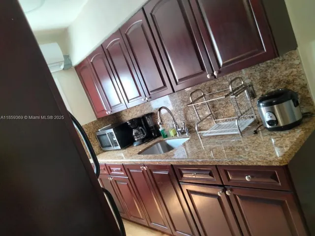 $2,600 | 4015 Indian Creek Drive, Unit 307, Miami Beach, FL 33140