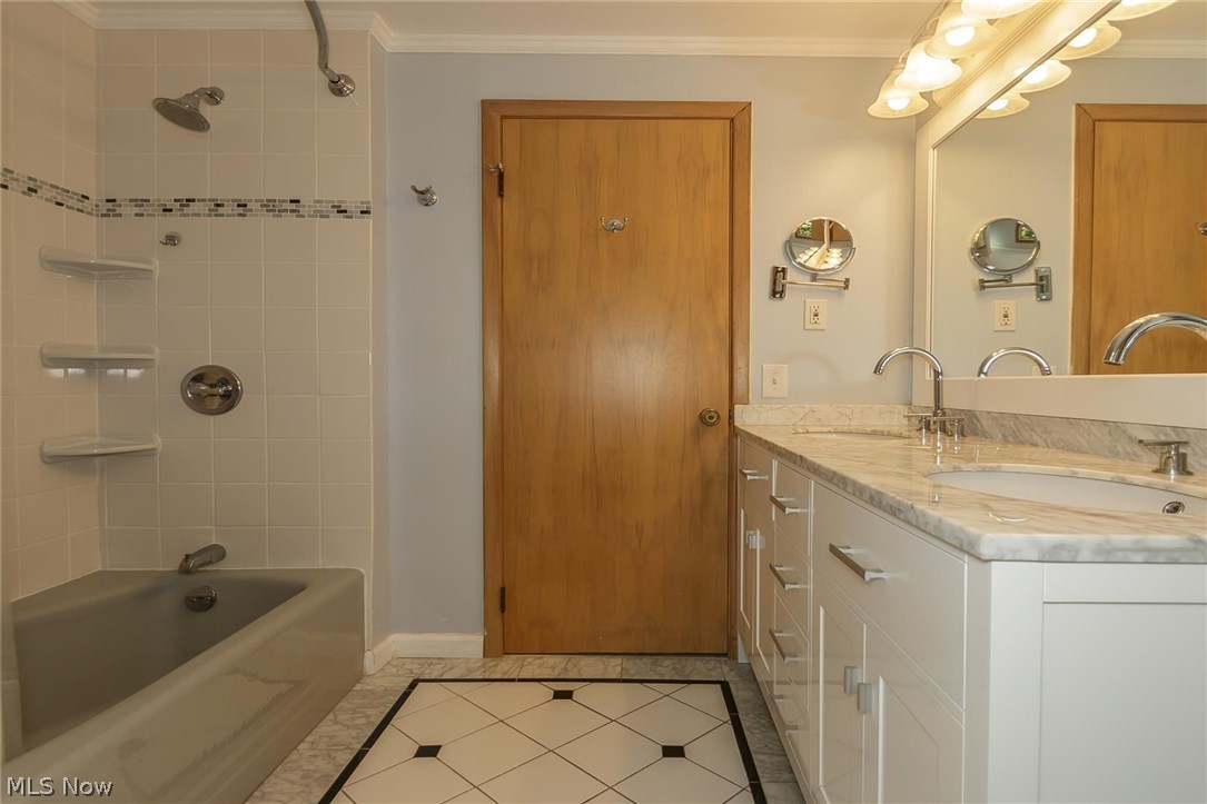 5672 Falkirk Road Lyndhurst, OH 44124 - Photo 13 of 27