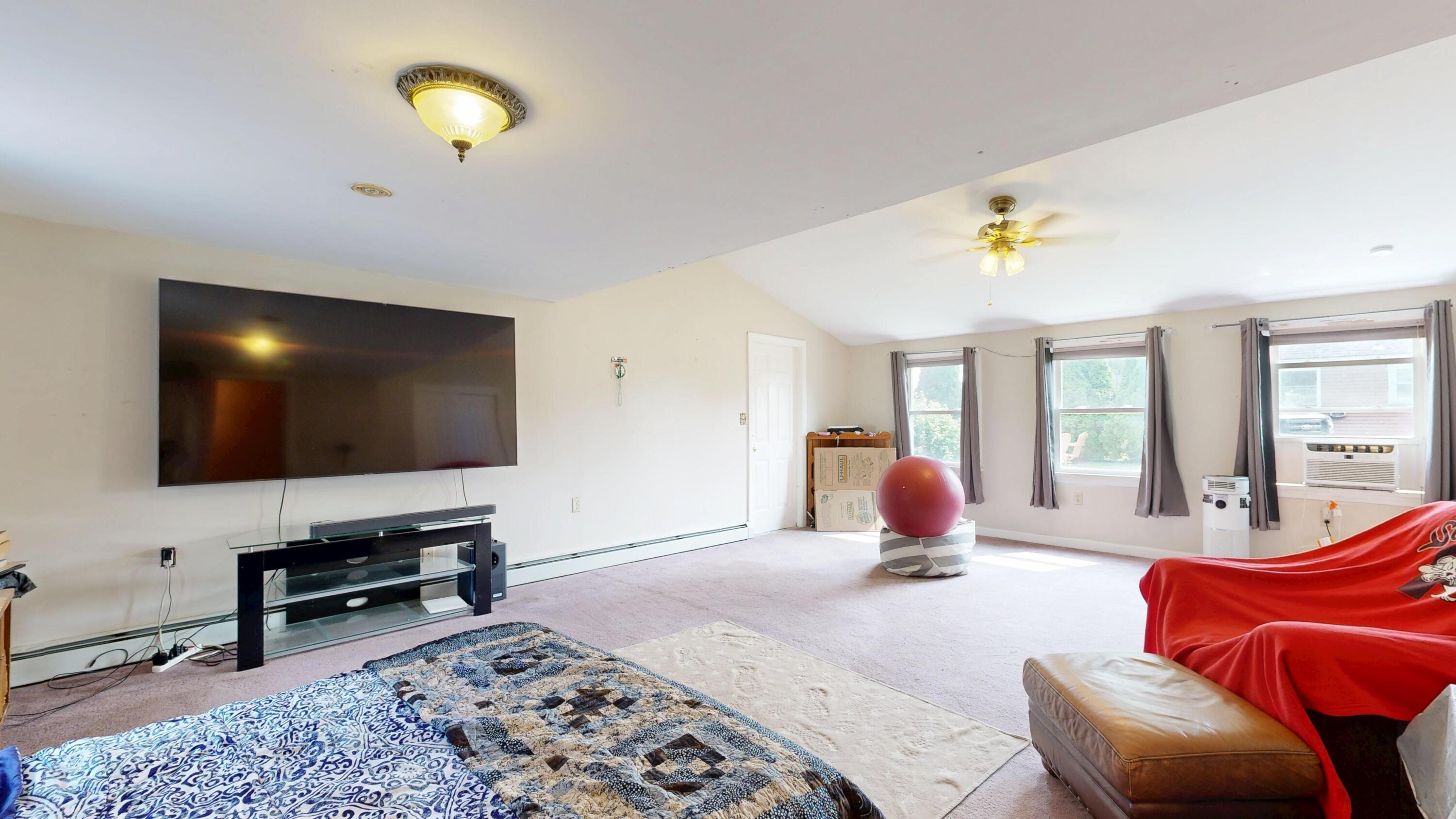 43 Rosedale Street Lewiston, ME 04240 - Photo 8 of 49 43-Rosedale-Street-08052025_181240