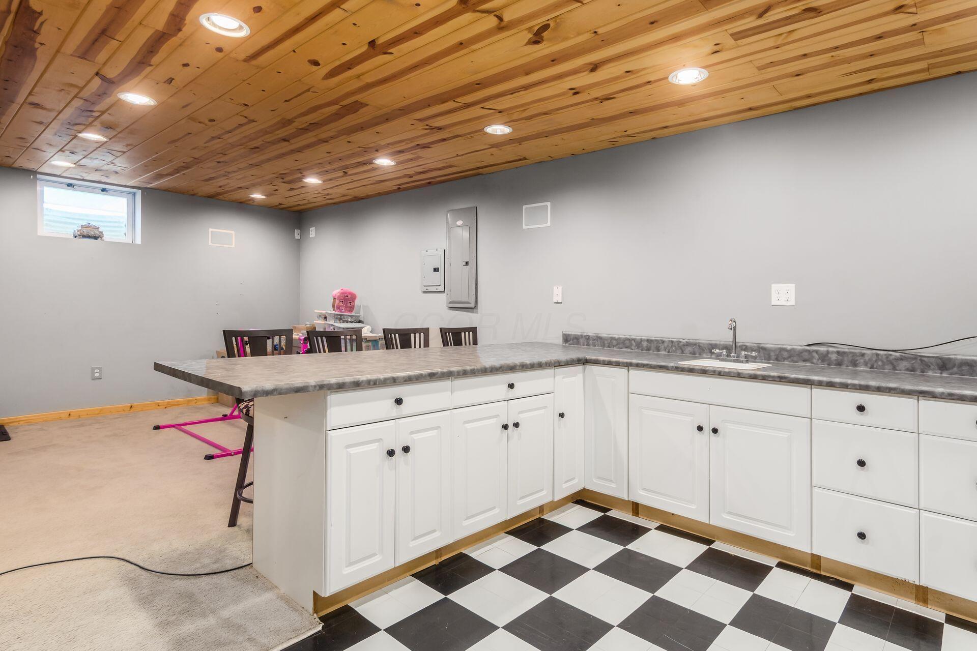 2535 Linbaugh Road Grove City, OH 43123 - Photo 31 of 40 Furnished Basement Kitchenette