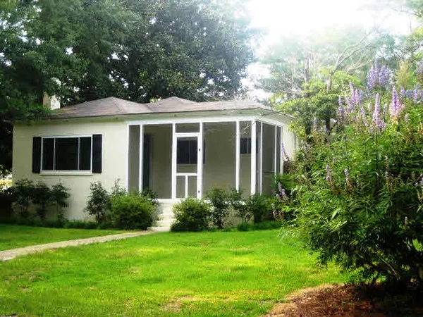 $950 | 401 Fairwood Boulevard, Fairhope, AL 36532
