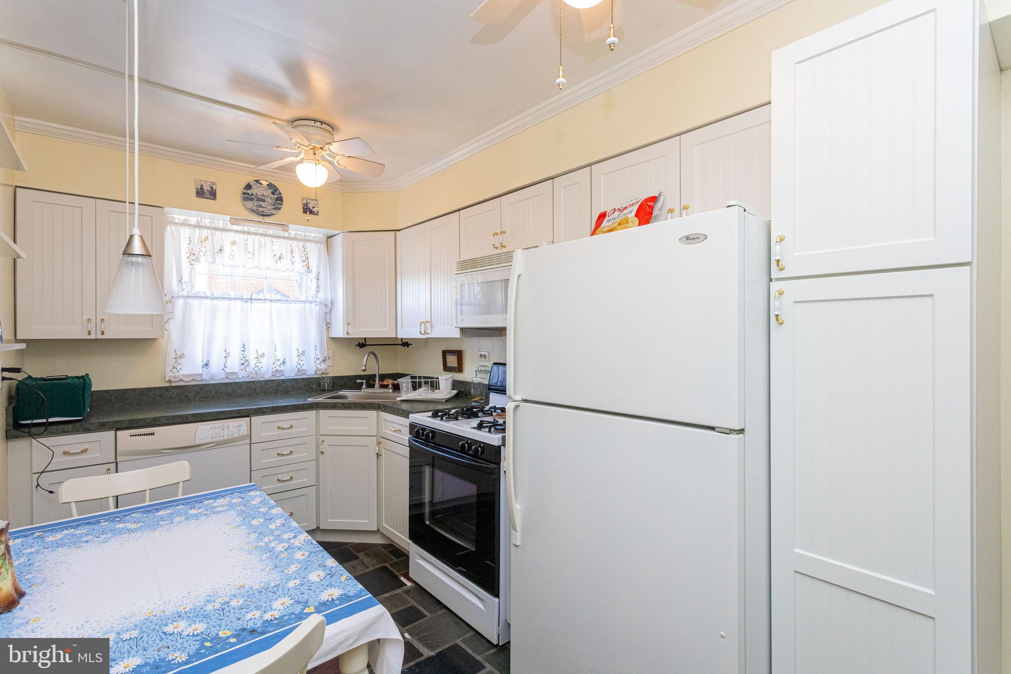 432 Academy Road Baltimore, MD 21228 - Photo 12 of 36