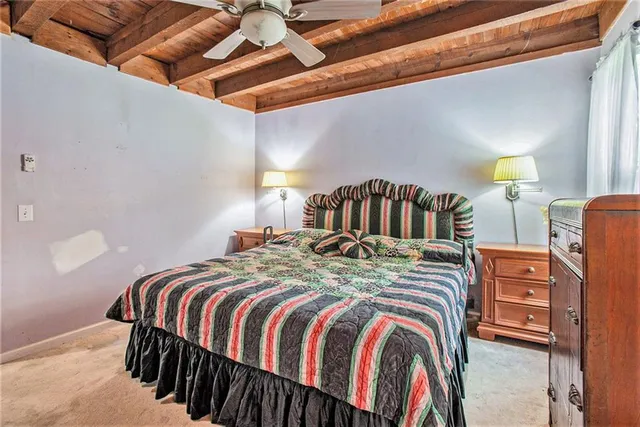 a view of a house with backyard and trees