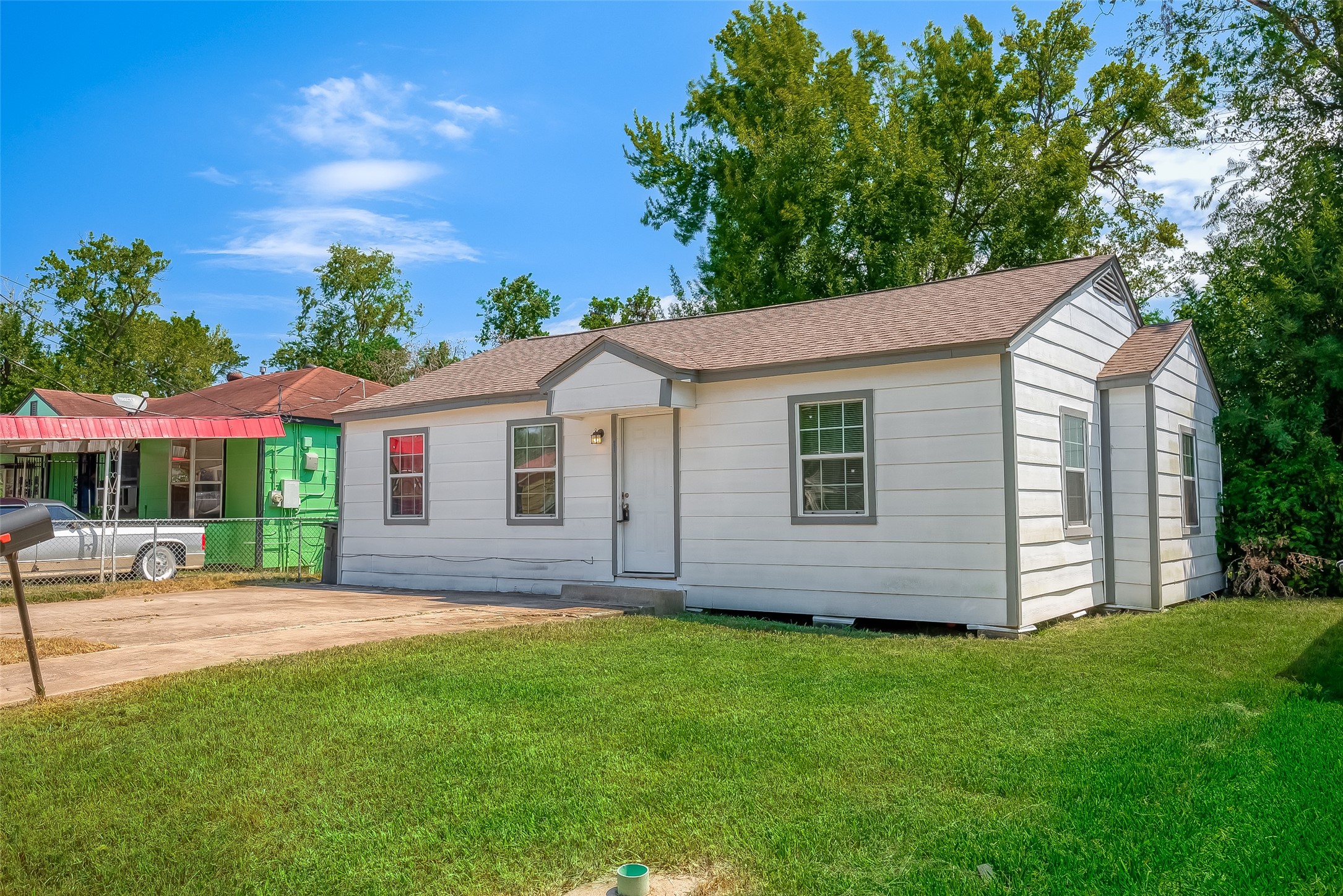 6823 Goforth Street Houston, TX 77021 - Photo 3 of 29 a view of a house with a yard