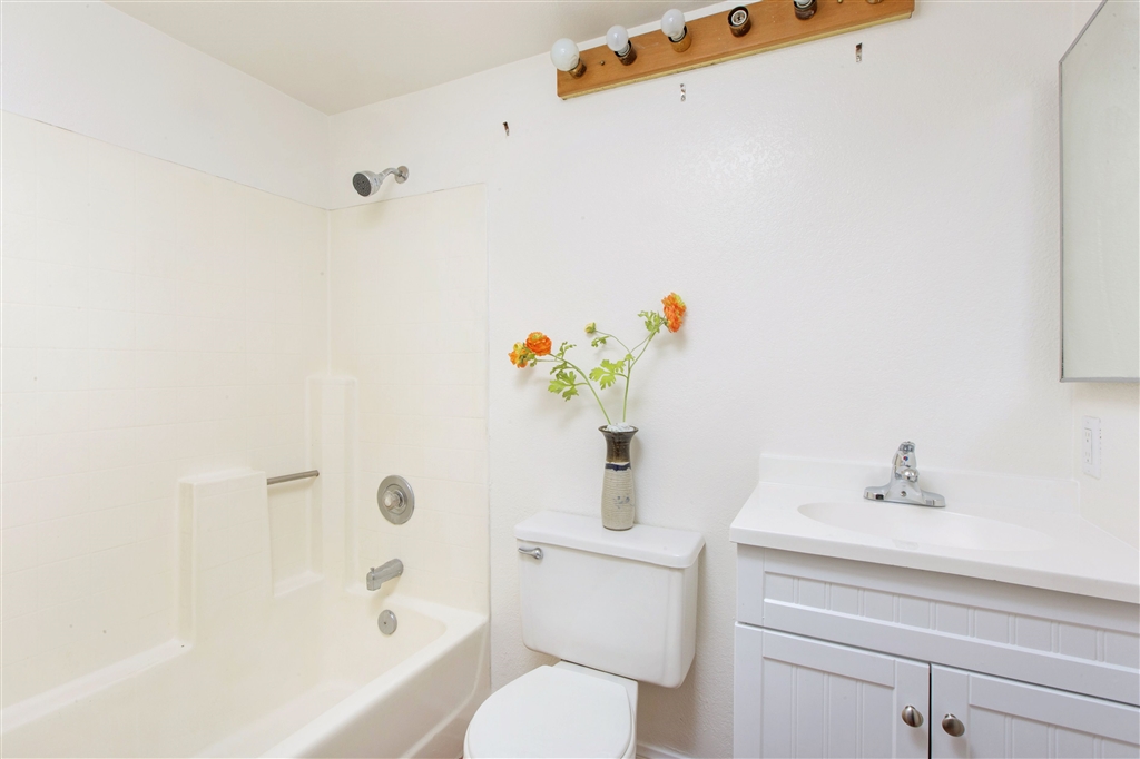 405 Ribbon Beach Way, Unit 242 Oceanside, CA 92058 - Photo 16 of 25 Gallery Image 16