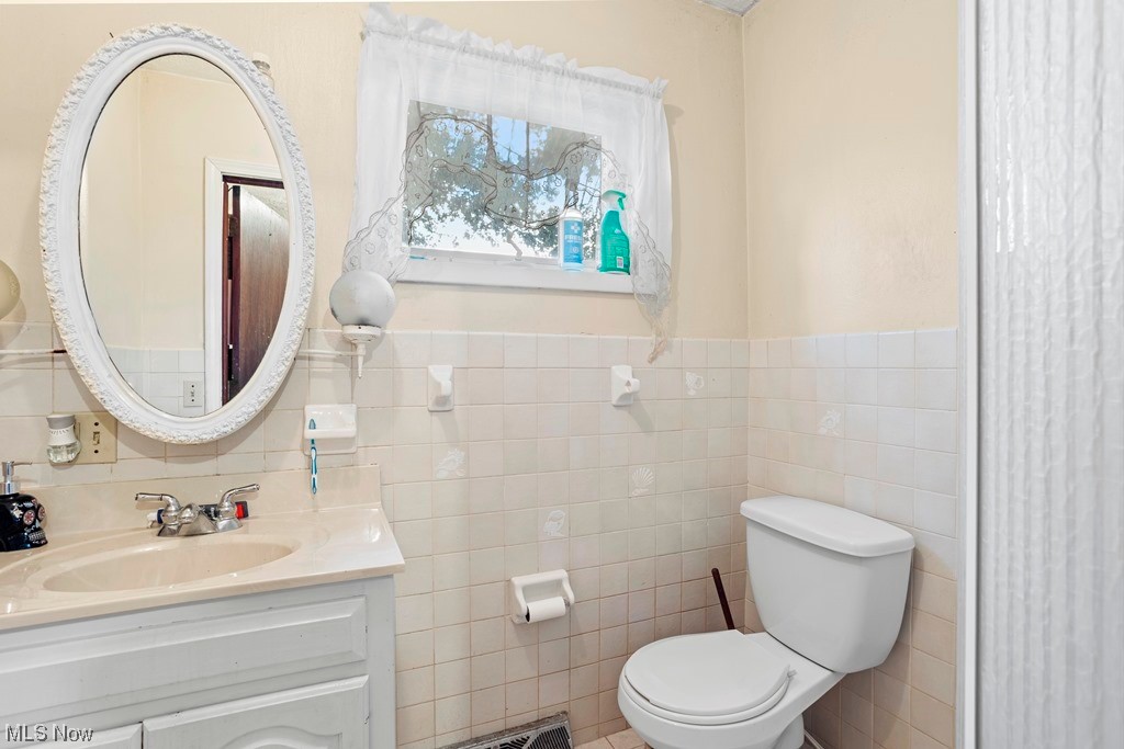 16433 Chamberlain Road Grafton, OH 44044 - Photo 14 of 30 Gallery Image 14