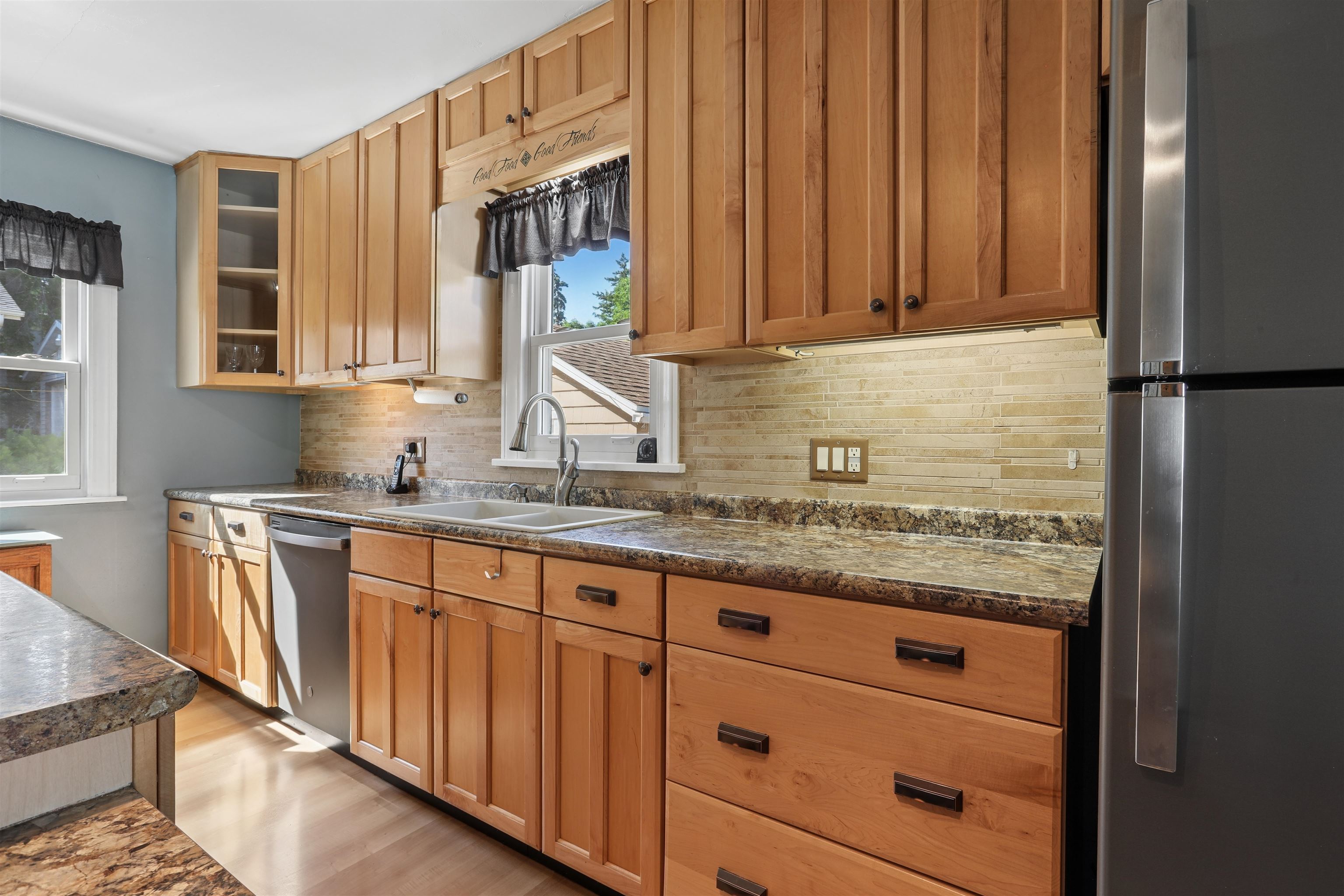 323 East Mission Road Green Bay, WI 54301 - Photo 11 of 20