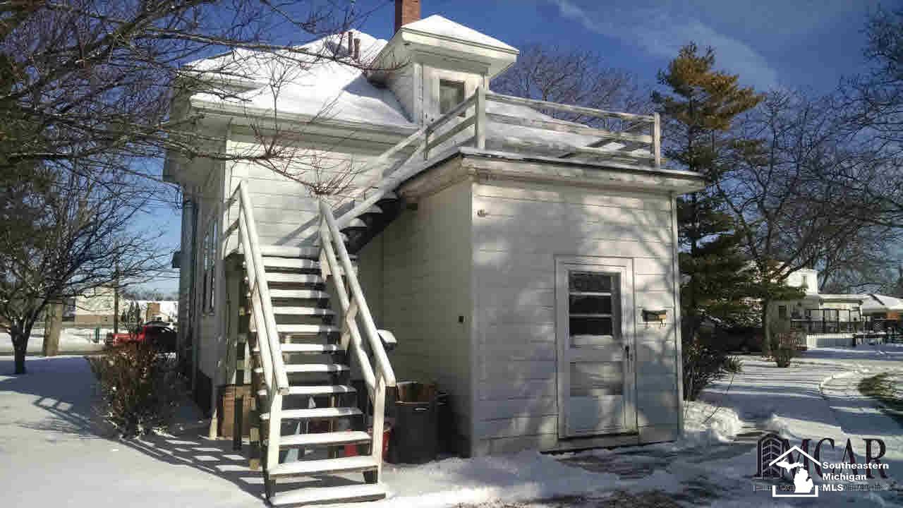 1819 South Custer Road Monroe, MI 48161 - Photo 2 of 4 Private Entrance-frt & Bac