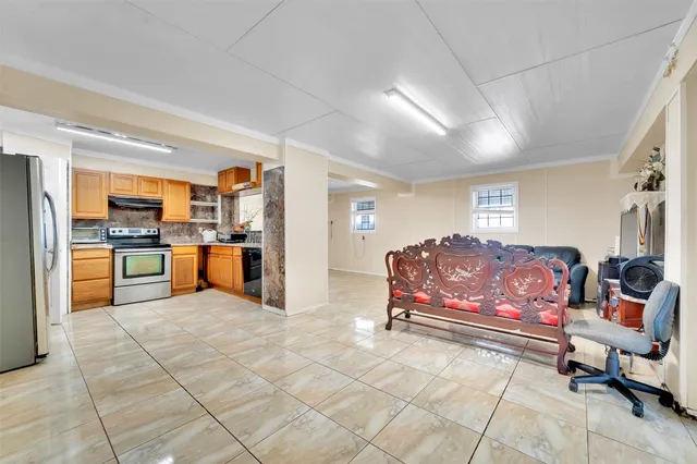 $299,990 | 160 Darden Drive, Anahuac, TX 77514