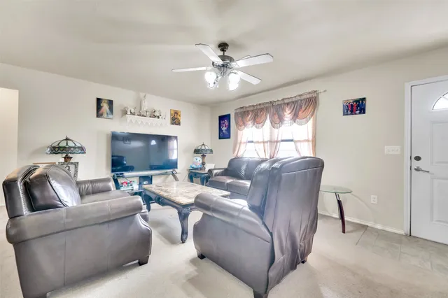 $299,990 | 160 Darden Drive, Anahuac, TX 77514