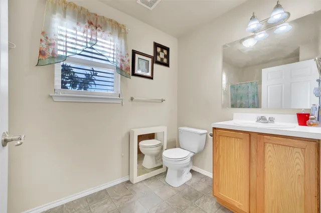 $299,990 | 160 Darden Drive, Anahuac, TX 77514