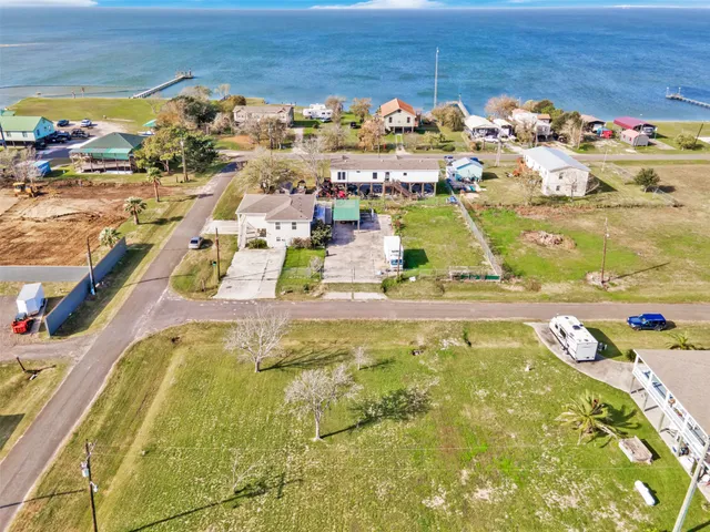 $299,990 | 160 Darden Drive, Anahuac, TX 77514