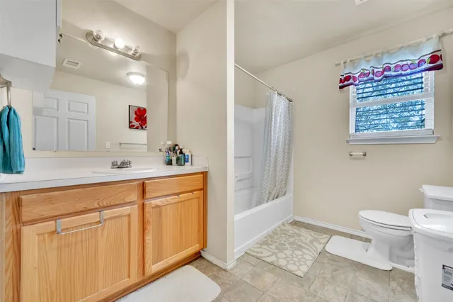 $299,990 | 160 Darden Drive, Anahuac, TX 77514