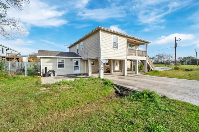 $299,990 | 160 Darden Drive, Anahuac, TX 77514