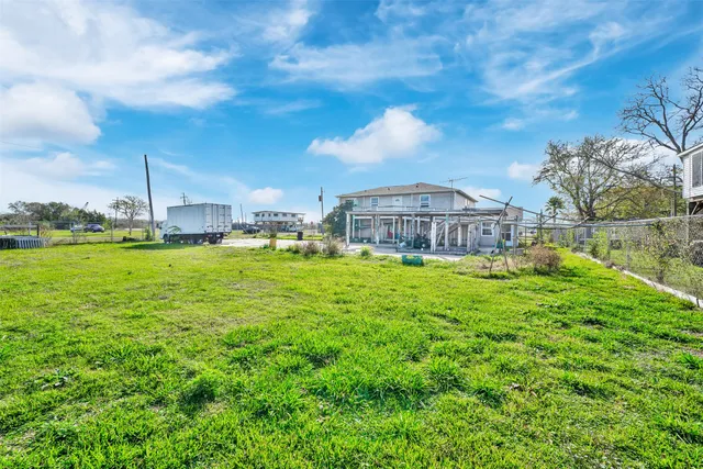 $299,990 | 160 Darden Drive, Anahuac, TX 77514