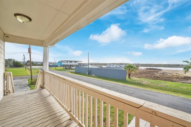 $299,990 | 160 Darden Drive, Anahuac, TX 77514