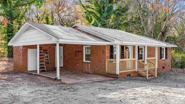 $249,000 | 1707 North Chatham Avenue, Siler City, NC 27344