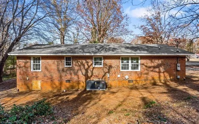 $249,000 | 1707 North Chatham Avenue, Siler City, NC 27344