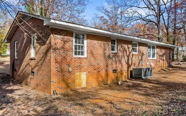 $249,000 | 1707 North Chatham Avenue, Siler City, NC 27344