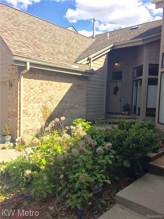 30125 Meadow Ridge South Farmington Hills, MI 48334 - Photo 2 of 31