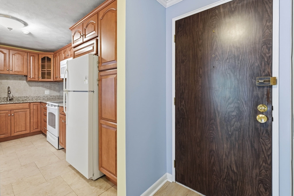 500 Northshore Road, Unit 4C Peabody, MA 01960 - Photo 10 of 33
