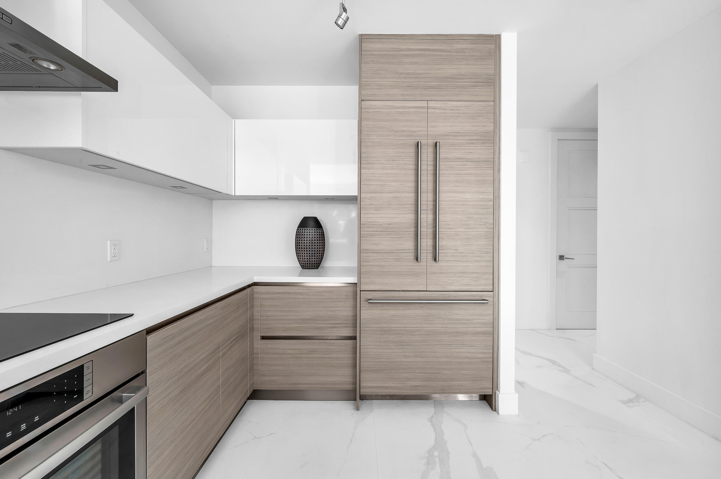 155 East Boca Raton Road, Unit 303 Boca Raton, FL 33432 - Photo 3 of 38 photo-23