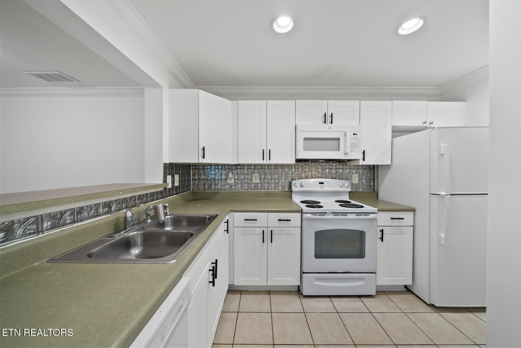3720 Spruce Ridge Way, Unit 2222 Knoxville, TN 37920 - Photo 7 of 35 Kitchen