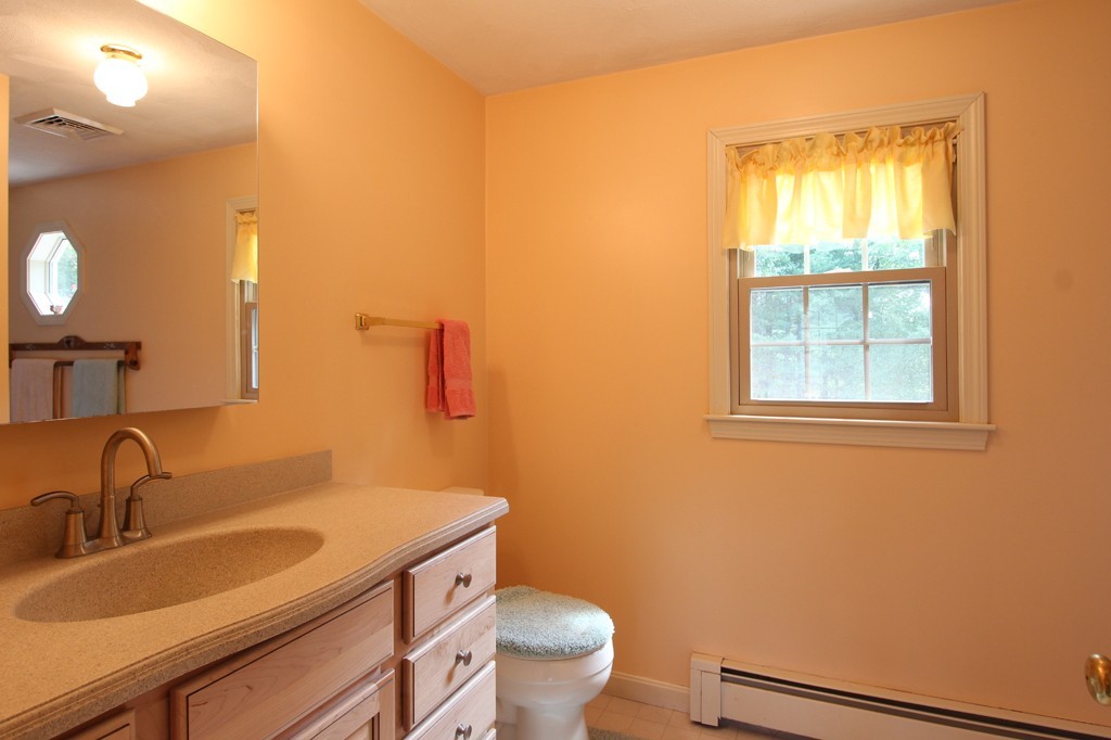 84 Houghton's Mill Road Lunenburg, MA 01462 - Photo 12 of 30