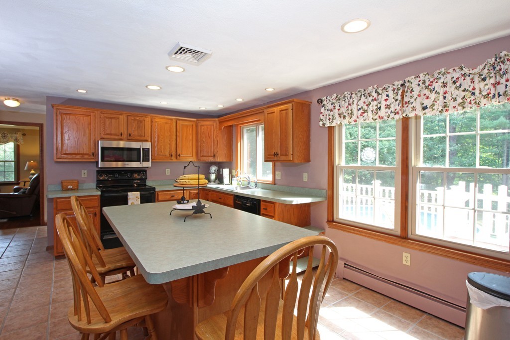 84 Houghton's Mill Road Lunenburg, MA 01462 - Photo 2 of 30