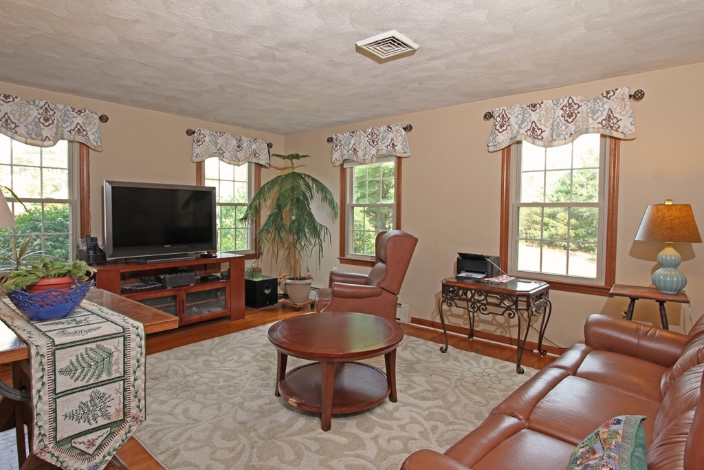 84 Houghton's Mill Road Lunenburg, MA 01462 - Photo 6 of 30