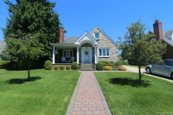 $1,200,000 | 1054 Tulip Avenue, Franklin Square, NY 11010