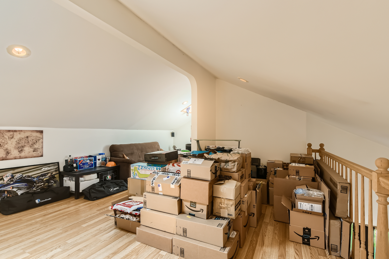 4057 Custer Avenue Lyons, IL 60534 - Photo 21 of 28 a living room with furniture