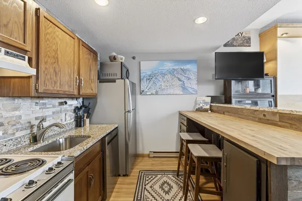 $289,000 | 8 Cascades Drive, Unit B14, Newry, ME 04261