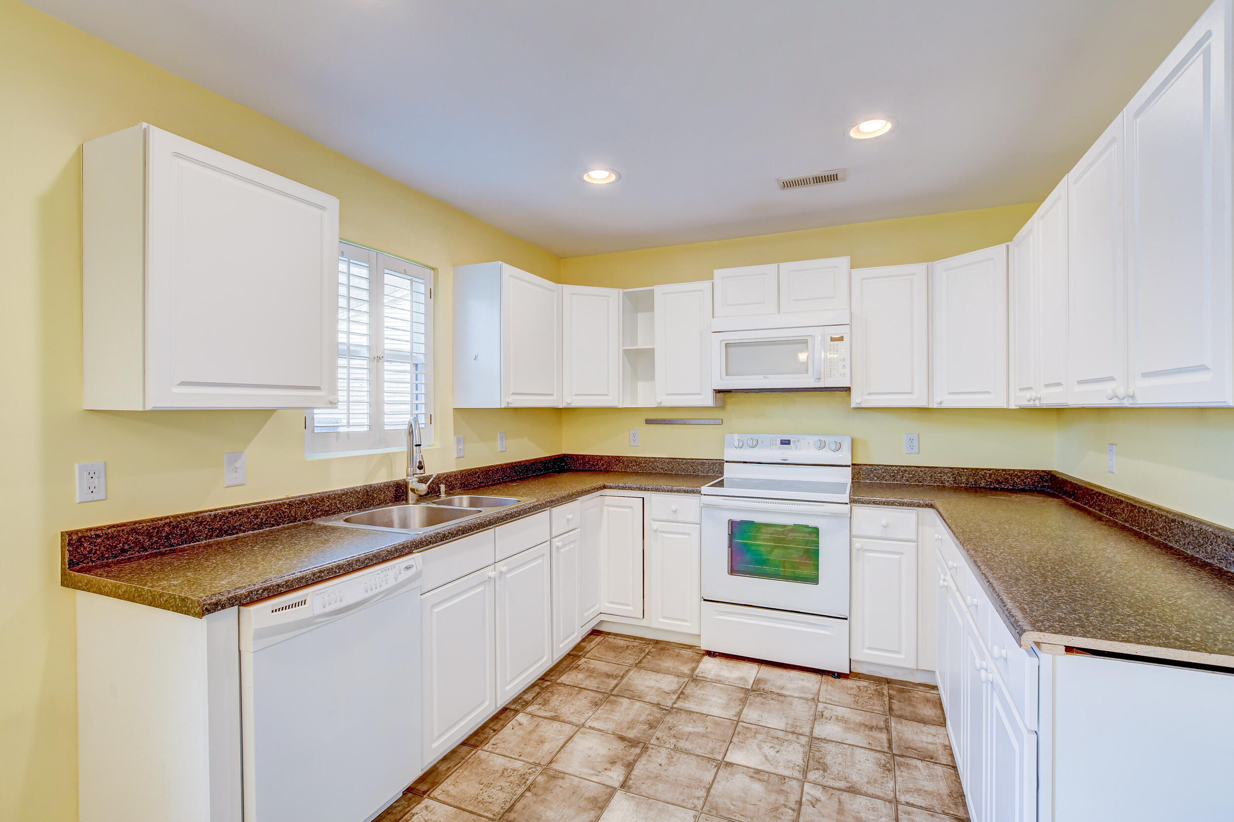 111 Alcester Road Goose Creek, SC 29445 - Photo 4 of 37 DSC_2659_60_61_62_63