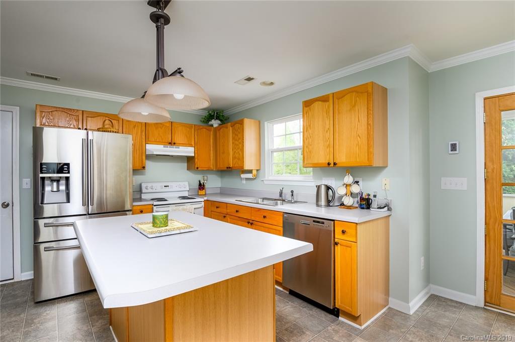 635 Eaton Court Fort Mill, SC 29708 - Photo 10 of 28 a kitchen with a sink a stove and refrigerator