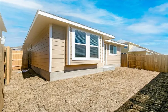 $1,595 | 306 Delta Crest, Maxwell, TX 78656