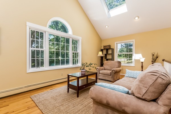 286 High Street Topsfield, MA 01983 - Photo 4 of 30 Gallery Image 4