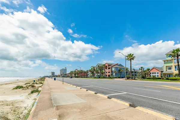 $315,000 | 7000 Seawall Boulevard, Unit 316, Galveston, TX 77551