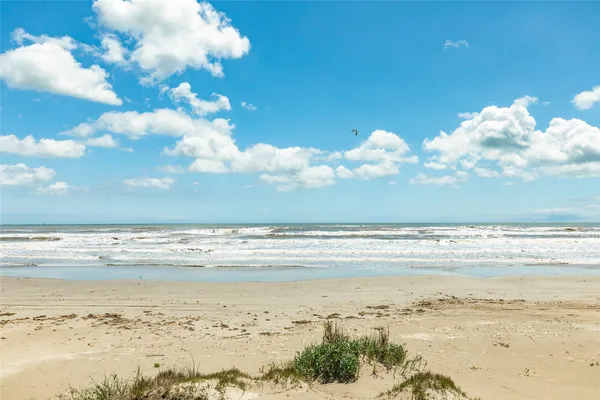 $315,000 | 7000 Seawall Boulevard, Unit 316, Galveston, TX 77551