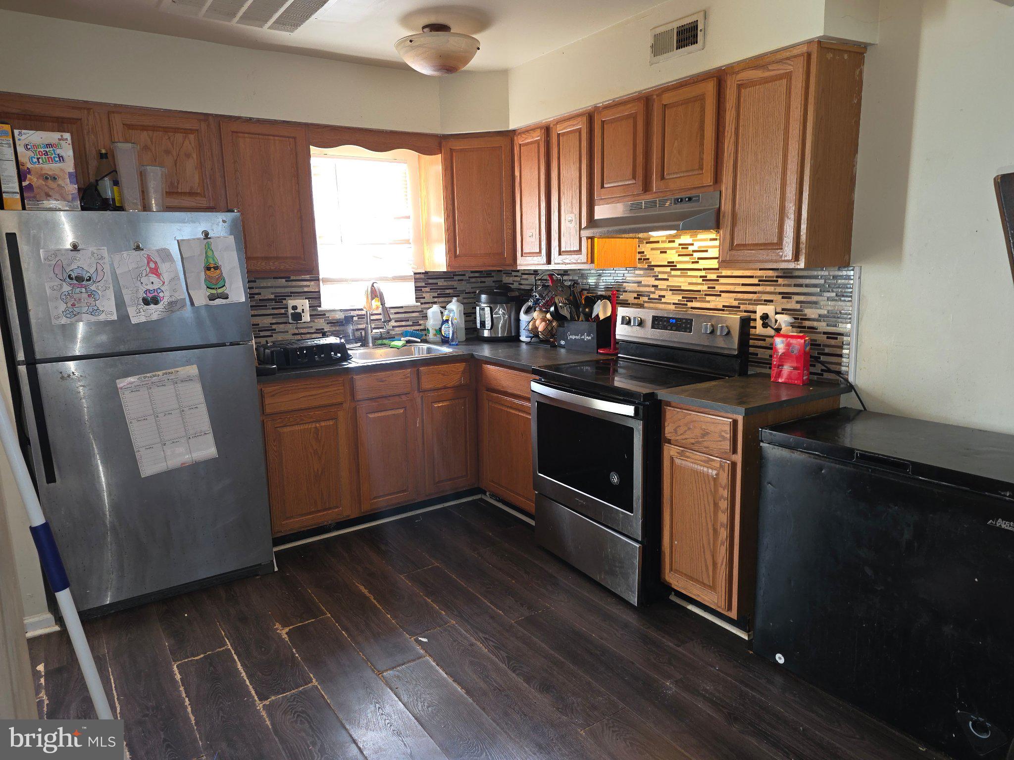 27 Berkshire Road Sicklerville, NJ 08081 - Photo 4 of 7 Modern kitchen with sleek finishes.