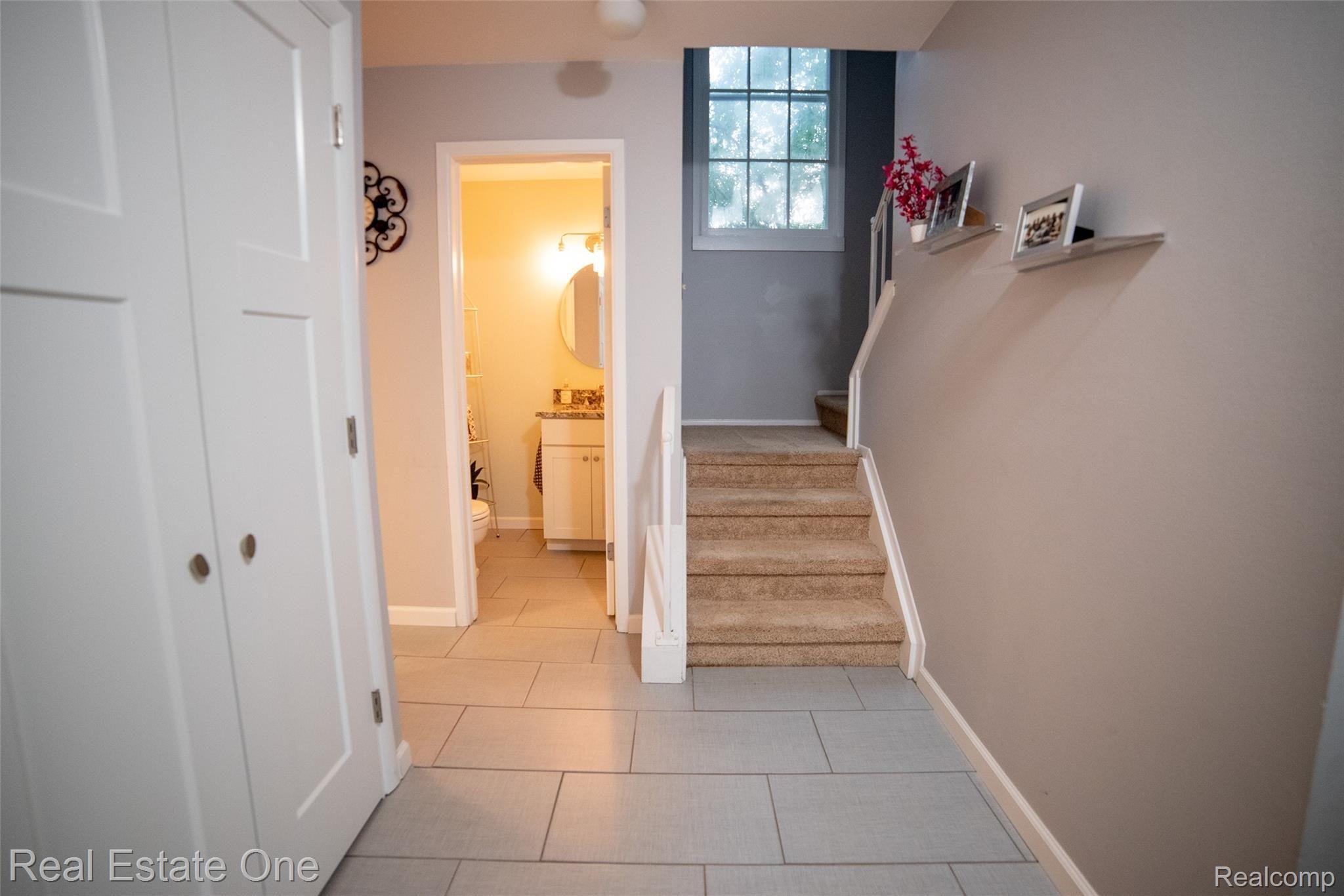1449 Lantern Lane Rochester, MI 48306 - Photo 8 of 38 1449 Lantern Lane-17.jpg