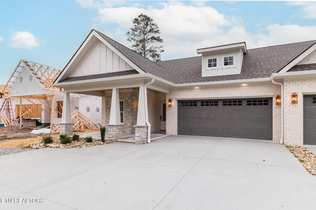 $532,800 | 107 Alpine Drive, Clinton, TN 37716