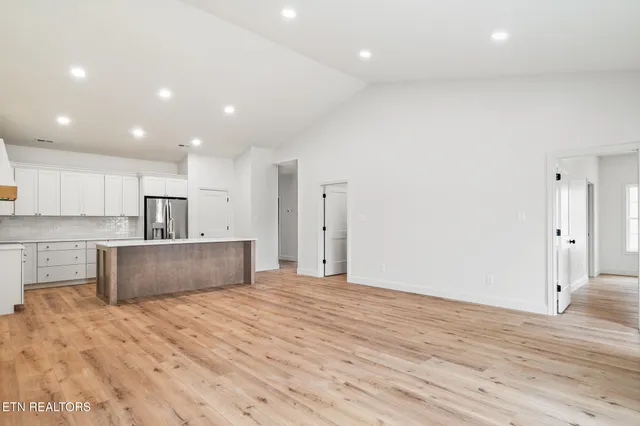 $532,800 | 107 Alpine Drive, Clinton, TN 37716