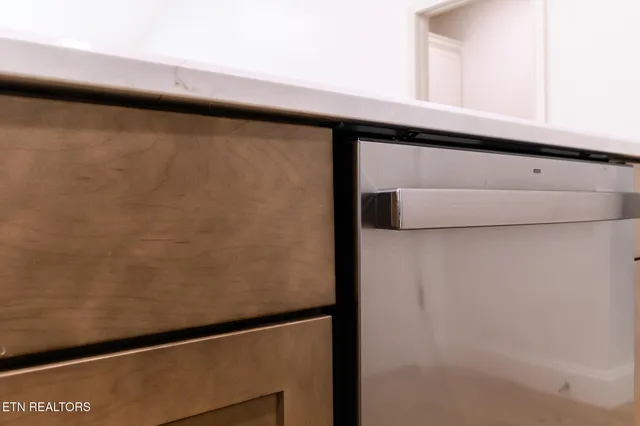 $532,800 | 107 Alpine Drive, Clinton, TN 37716