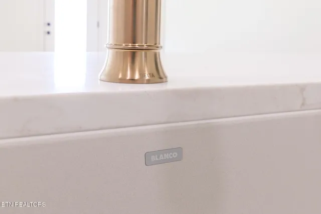 $532,800 | 107 Alpine Drive, Clinton, TN 37716